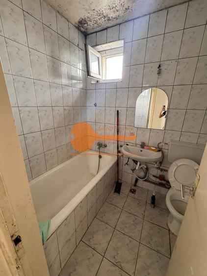Apartament cu 3 camere semidecomandat în Iancului