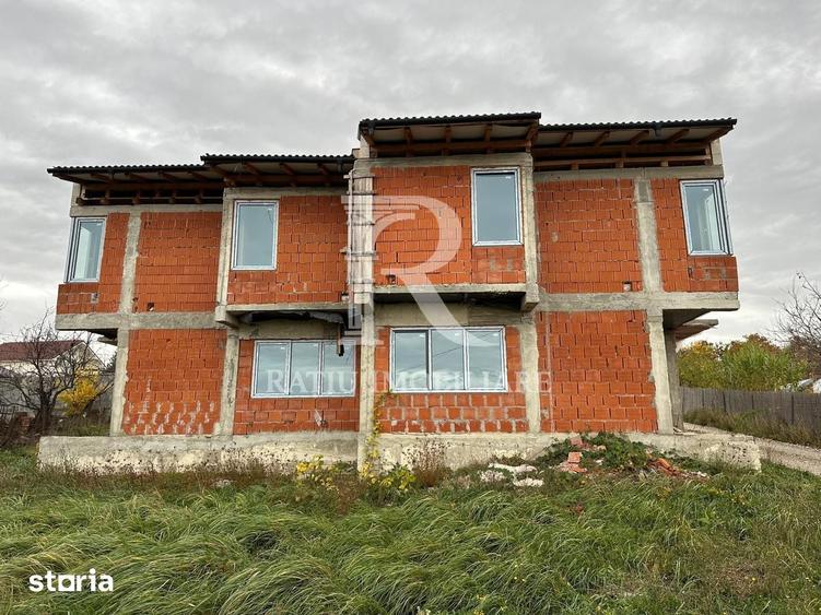 Casă cu 6 camere cu Teren 692 Mp în Iorga