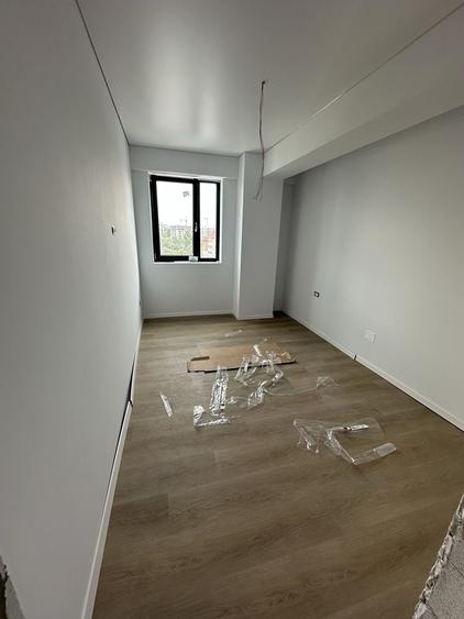 Apartament cu 3 camere decomandat în Exterior Vest
