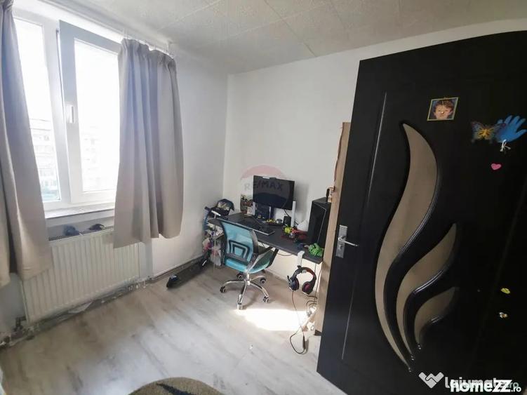 Apartament cu 4 camere decomandat în Mărăței