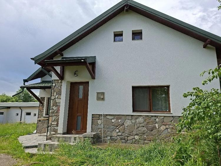 Casă cu Teren 1405 Mp în Urleta