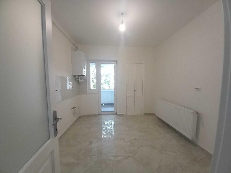 Apartament cu 4 camere decomandat în Exterior Vest