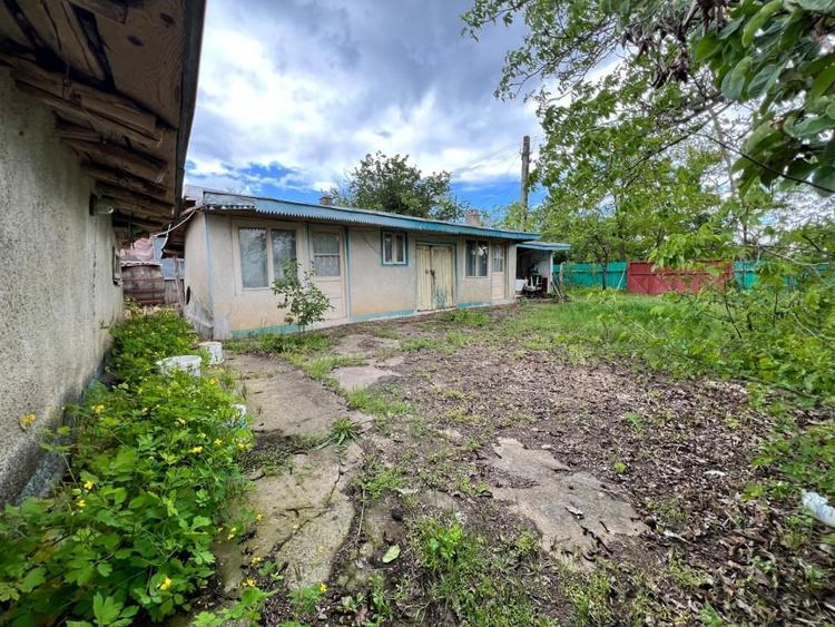 Casă individuală cu 4 camere cu Teren 4430 Mp în Tecucelu Sec