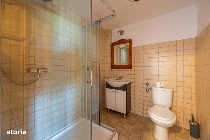 Casă cu 4 camere cu Teren 2454 Mp în Cristian