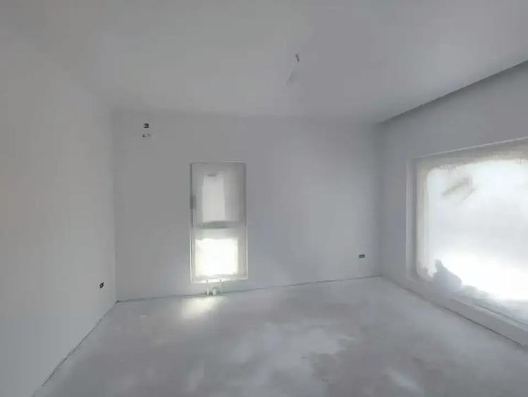 Casă cu 5 camere cu Teren 400 Mp în Tunari