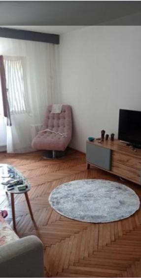 Apartament cu 2 camere decomandat în Far