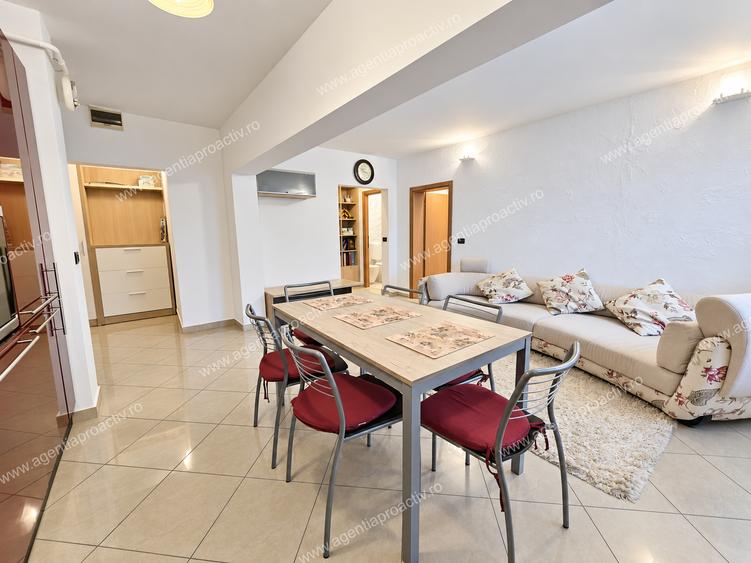 Apartament cu 3 camere decomandat în