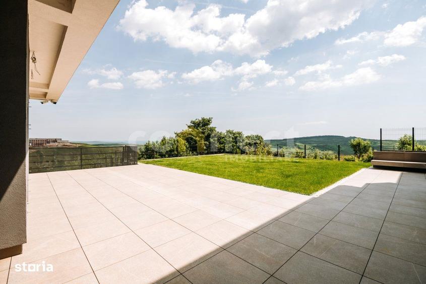 Casă cu 5 camere decomandat cu Teren 1900 Mp în Borhanci