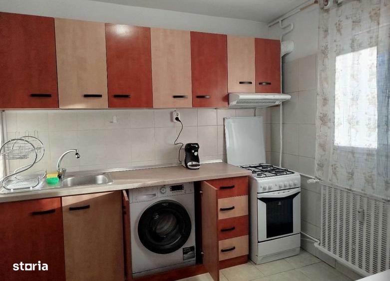 Apartament cu 2 camere decomandat, mobilat în Tei