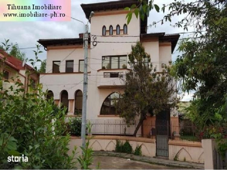 Casă individuală cu 9 camere cu Canalizare în Central