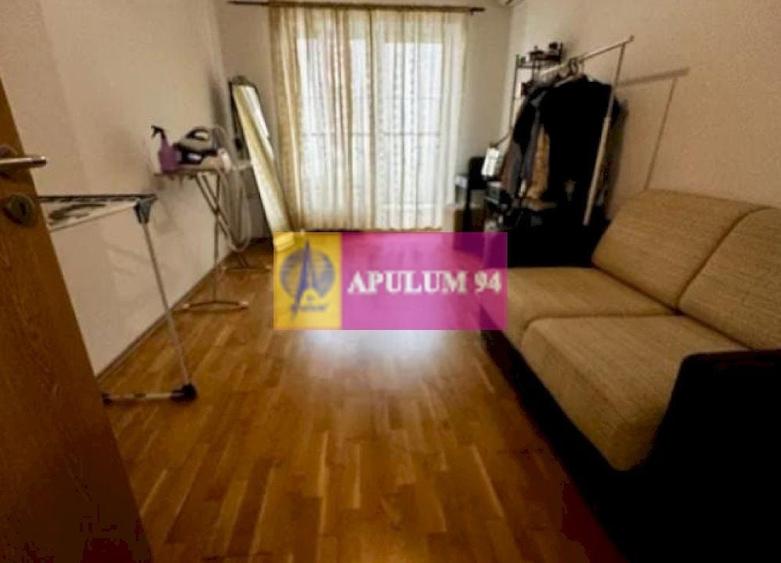Apartament cu 3 camere decomandat în Baba Novac