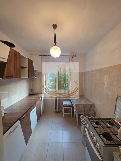 Apartament cu 2 camere semidecomandat, mobilat în Tipografilor