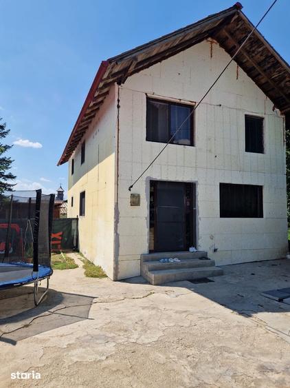 Casă cu 4 camere cu Teren 259 Mp în Comana