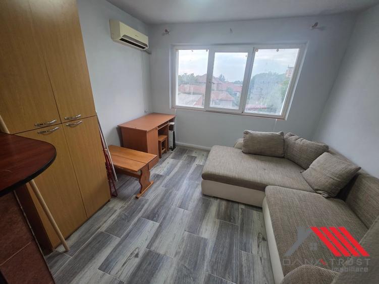 Complexul Studentesc - Garsoniera  17 mp - 200 euro - 3