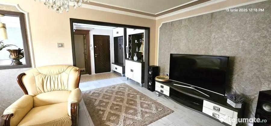 Apartament cu 3 camere decomandat în Micro 16