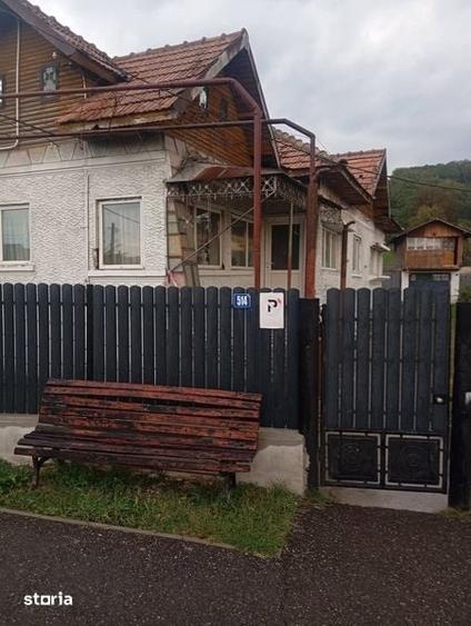 Casă cu 4 camere cu Teren 1094 Mp în Măgureni