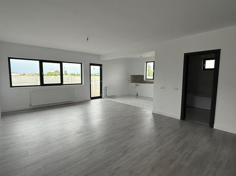 Casă cu 5 camere cu Teren 500 Mp în Ciorogârla
