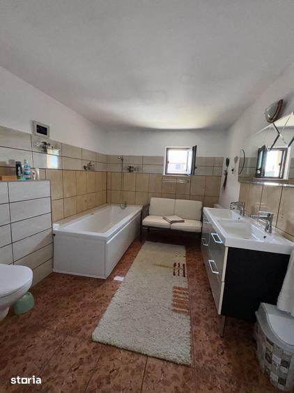 Casă cu 4 camere cu Teren 381 Mp în Agigea