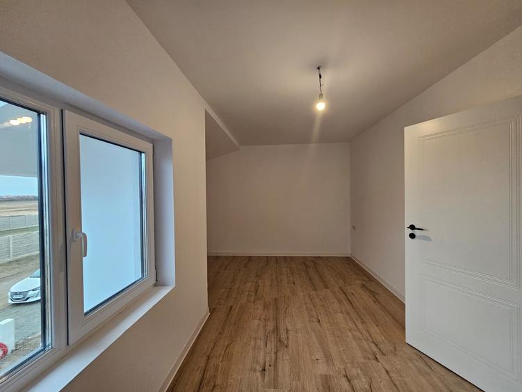 Duplex cu 3 camere cu Teren 255 Mp în Moșnița Veche
