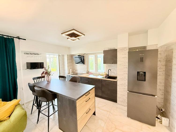 Apartament cu 3 camere semidecomandat în Băneasa