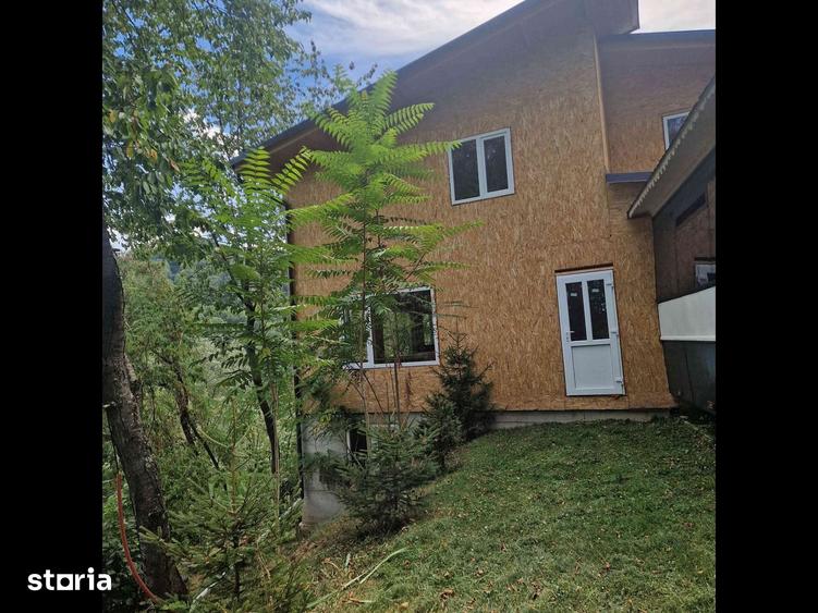 Casă cu 5 camere cu Teren 10300 Mp în Pianu