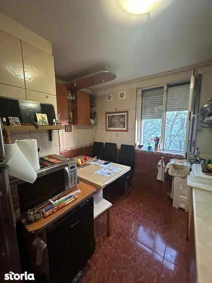 Apartament cu 4 camere decomandat în Militari