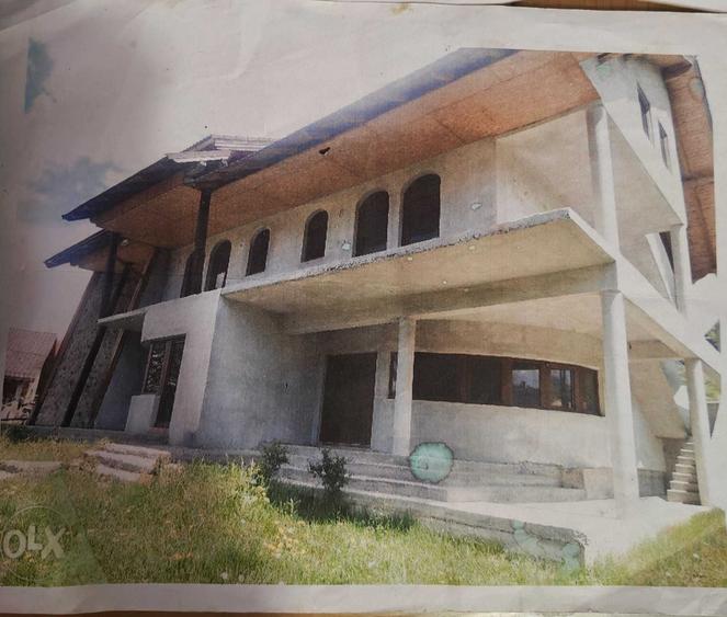 Casă cu 4 camere în Central