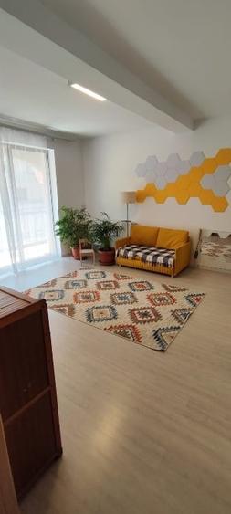 Apartament cu 2 camere decomandat, mobilat în Tractorul