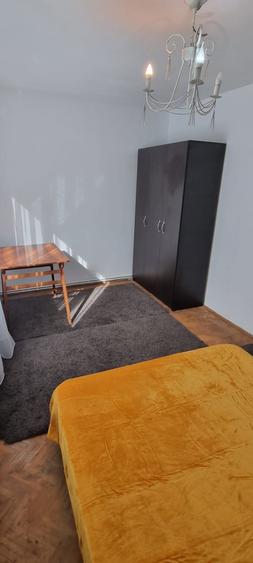 Apartament cu 3 camere decomandat, mobilat în Podu Roș