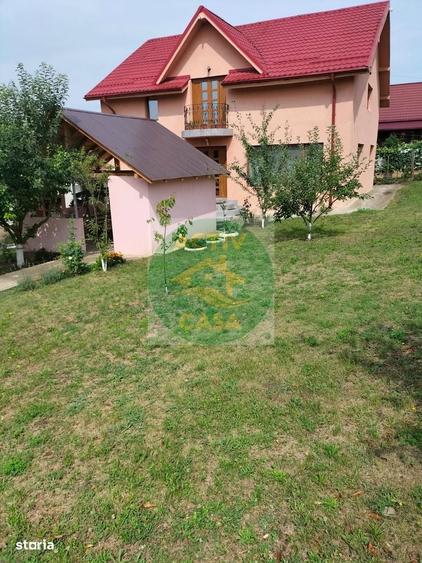 Casă cu 4 camere cu Teren 7000 Mp în Central