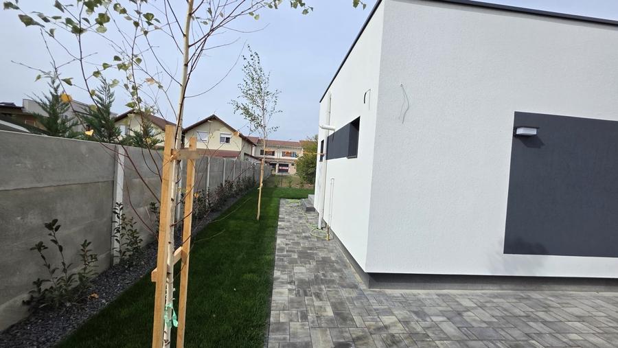 Casă individuală cu 4 camere cu Canalizare în Dumbrăvița
