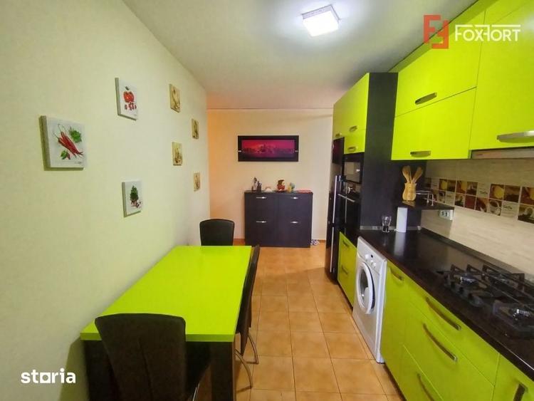 Apartament cu 3 camere decomandat în Fratelia