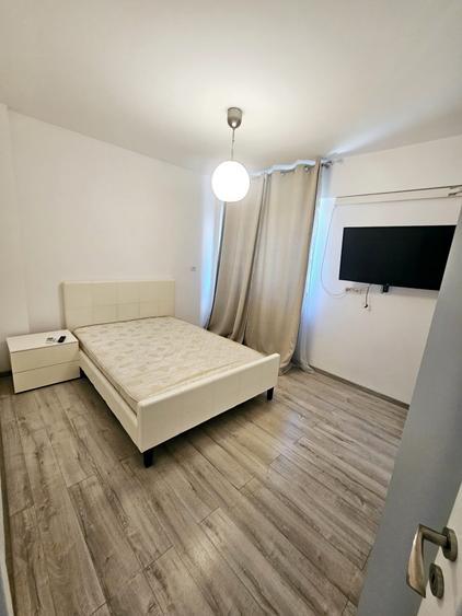Apartament cu 3 camere semidecomandat în Sebastian
