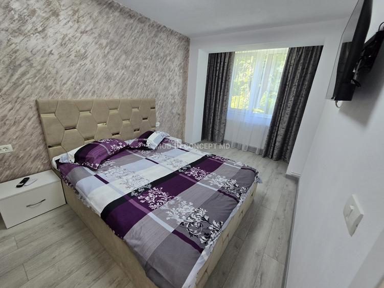 Apartament cu 3 camere semidecomandat, mobilat în Cina