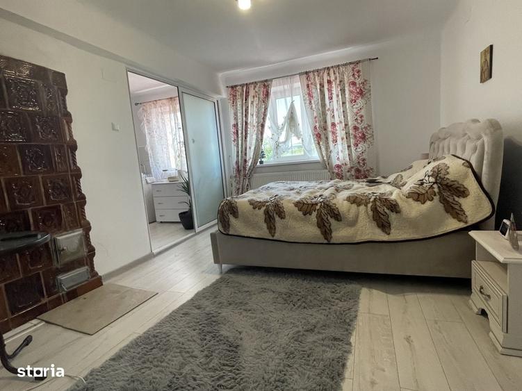 Casă cu 4 camere în Cârlig