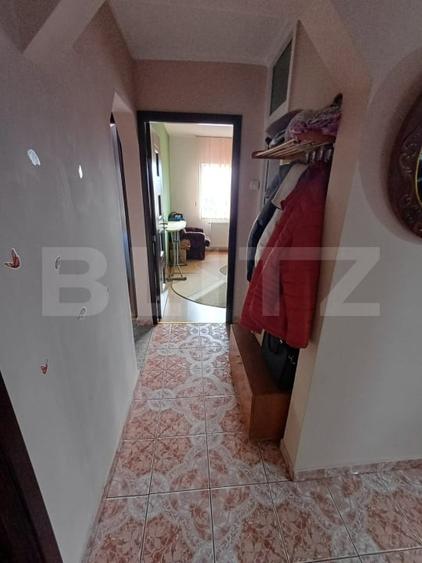 Apartament cu 3 camere semidecomandat, mobilat în Central