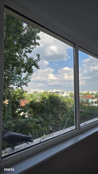 Apartament cu 3 camere semidecomandat în Tei