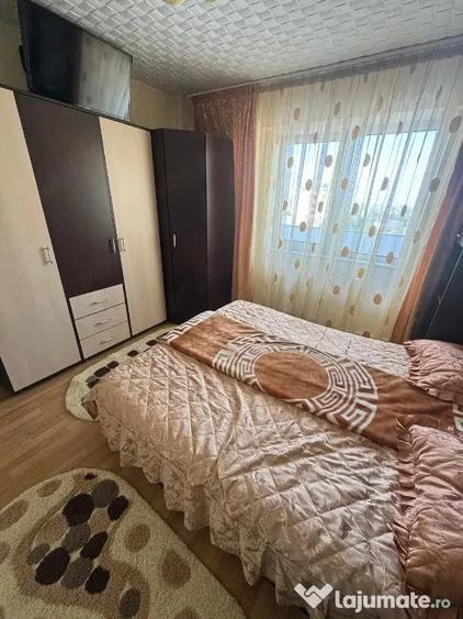 Apartament cu 3 camere semidecomandat în George Enescu