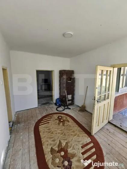 Casă cu 2 camere cu Teren 3200 Mp în Central