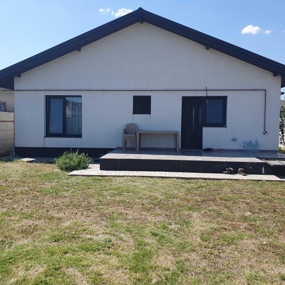 Casă cu 3 camere în Berceni