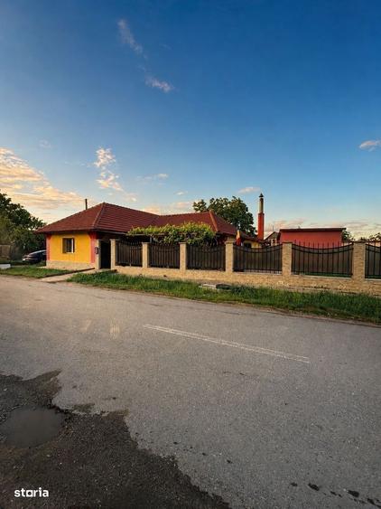 Casă cu 4 camere cu Canalizare în Cheresig