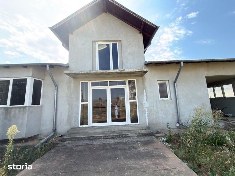 Casă cu 5 camere cu Teren 1322 Mp în Băleni