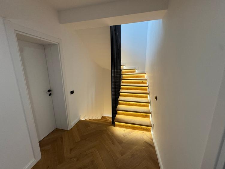 Duplex cu 5 camere cu Canalizare în Pipera