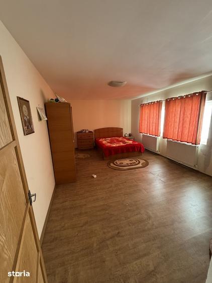 Casă cu 4 camere cu Teren 8300 Mp în Gălbinași