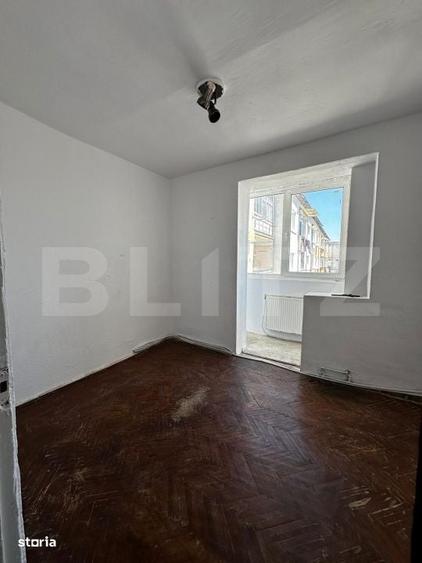 Apartament cu 4 camere decomandat în Central