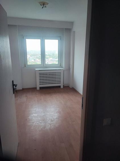 Apartament cu 3 camere decomandat în Lacul Tei