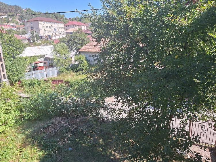 Casă cu 12 camere cu Teren 559 Mp în Tulnici