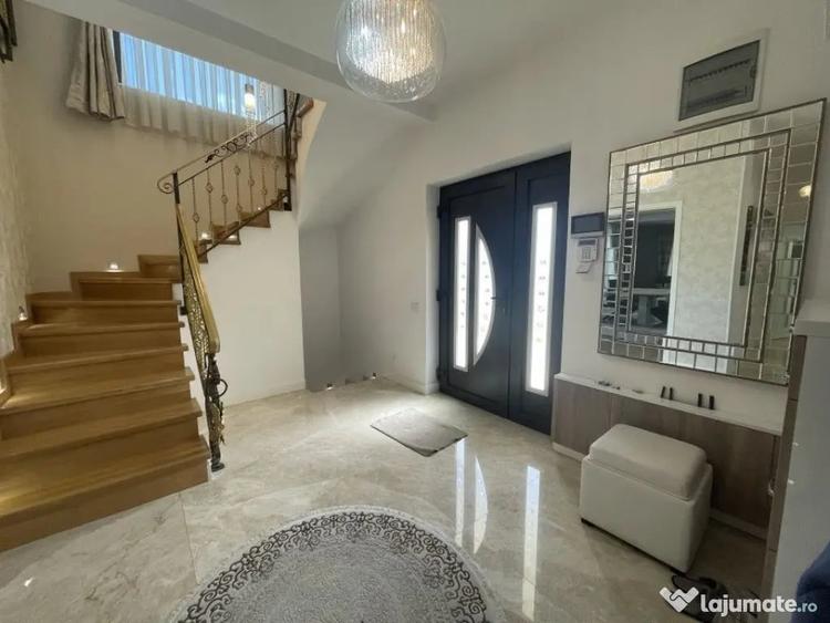 Casă cu 7 camere cu Teren 1042 Mp în Cornu