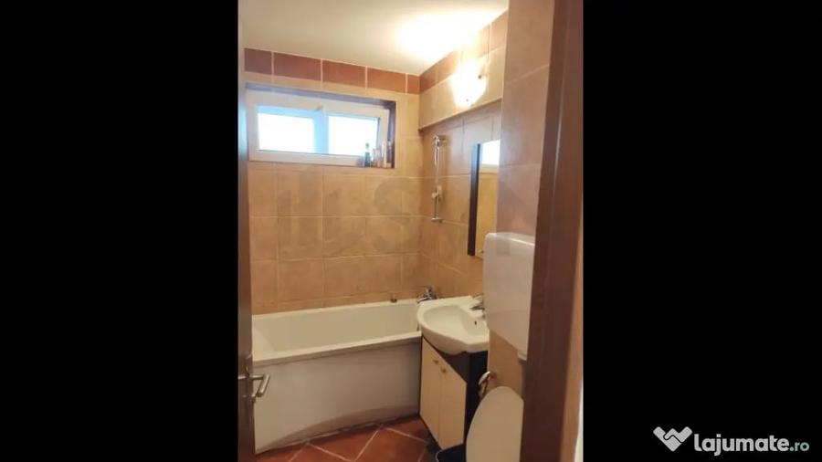 Apartament cu 3 camere semidecomandat în Timișoara
