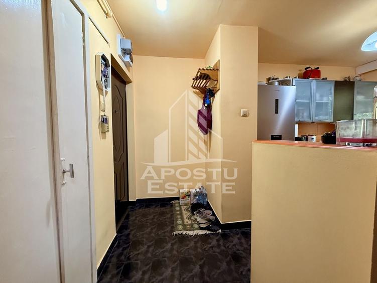 Apartament cu 2 camere semidecomandat, mobilat în Tipografilor